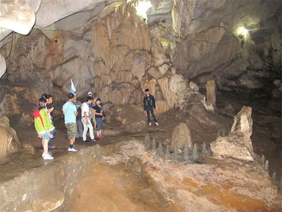 Visiting first-class cave in Son La