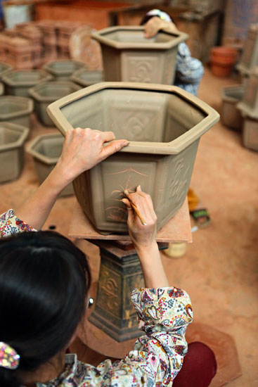 Visiting riverside Kim Lan pottery village-04